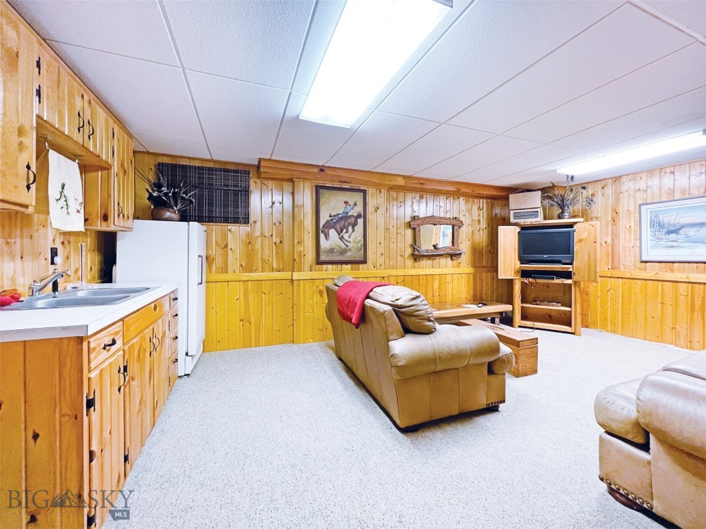 268 Davis Lane, Twin Bridges MT 59754