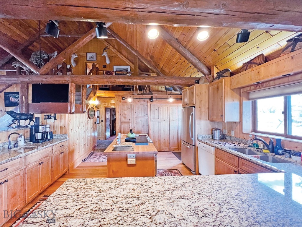 268 Davis Lane, Twin Bridges MT 59754