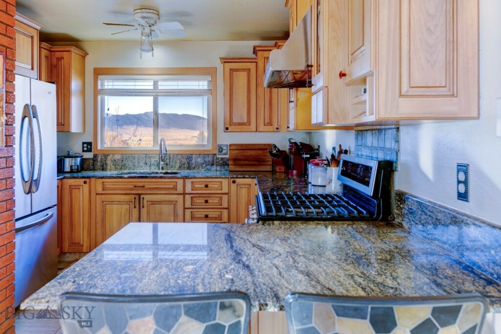 2702 E River Road, Livingston MT 59047