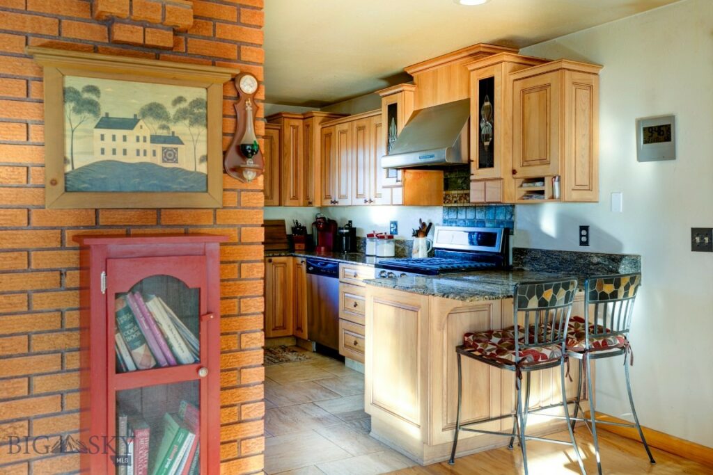 2702 E River Road, Livingston MT 59047