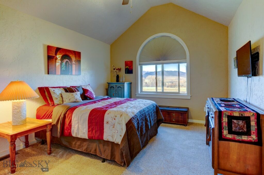 2702 E River Road, Livingston MT 59047