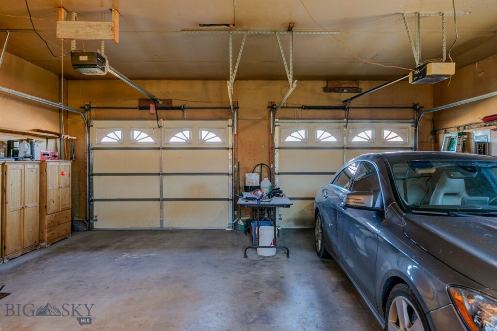 2702 E River Road, Livingston MT 59047