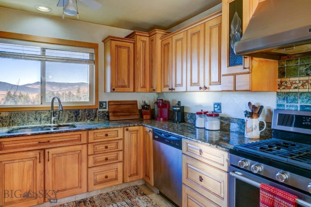 2702 E River Road, Livingston MT 59047