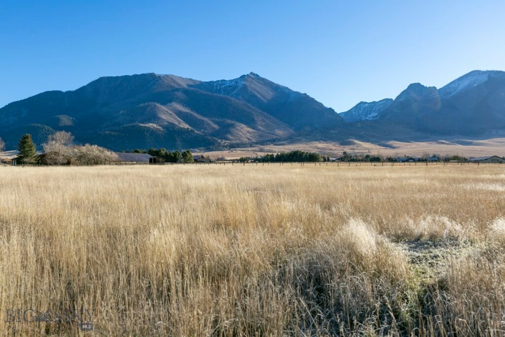 2702 E River Road, Livingston MT 59047