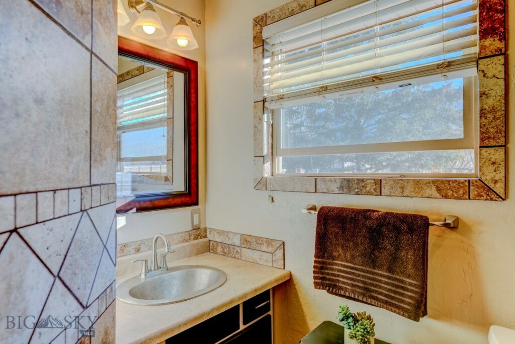 2702 E River Road, Livingston MT 59047