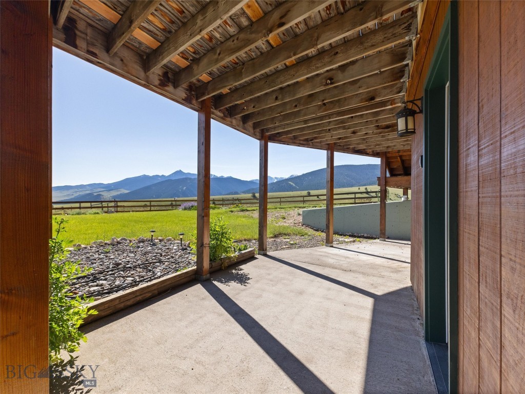 29 S Wineglass Loop S, Livingston MT 59047