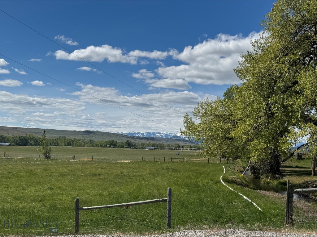 3 Fishing Hole DR, Big Timber MT 59011