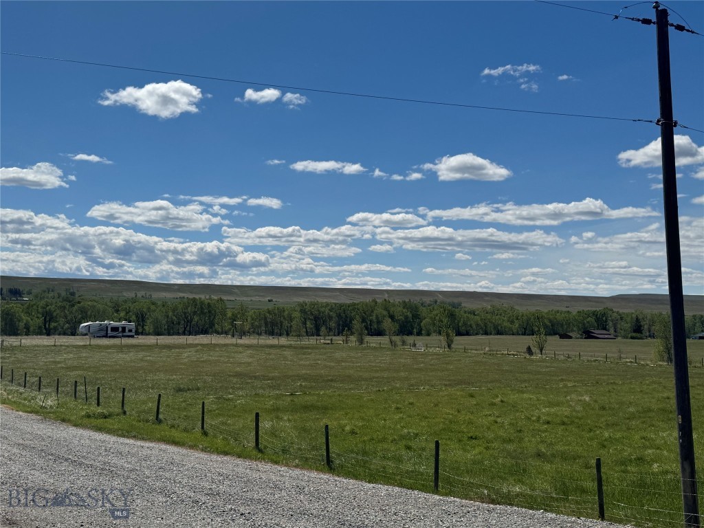 3 Fishing Hole DR, Big Timber MT 59011