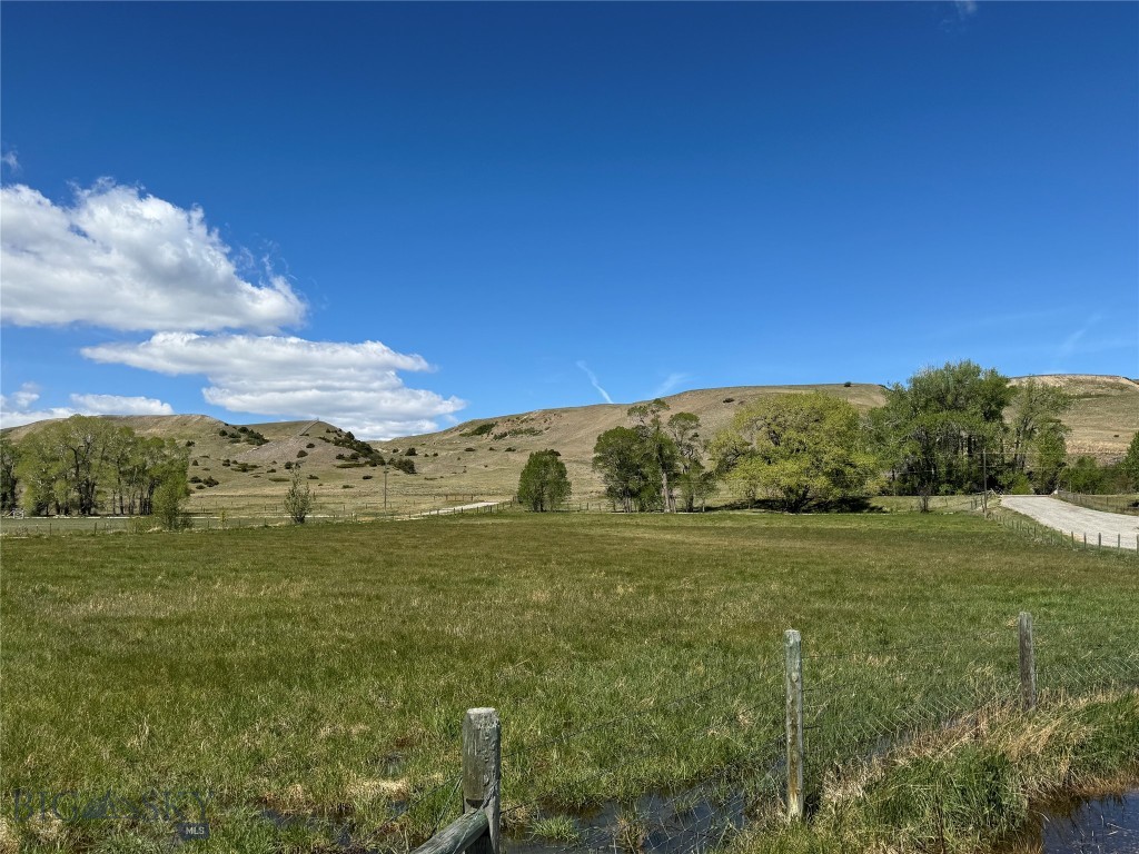 3 Fishing Hole DR, Big Timber MT 59011