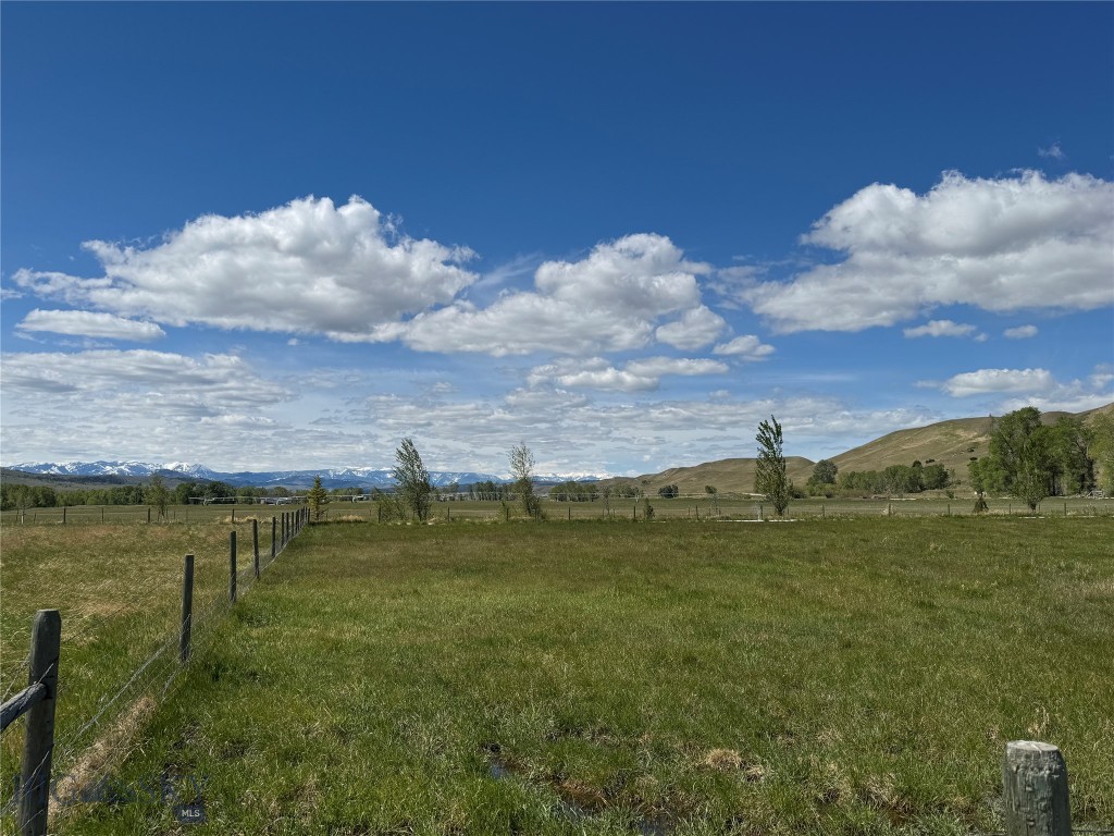 3 Fishing Hole DR, Big Timber MT 59011