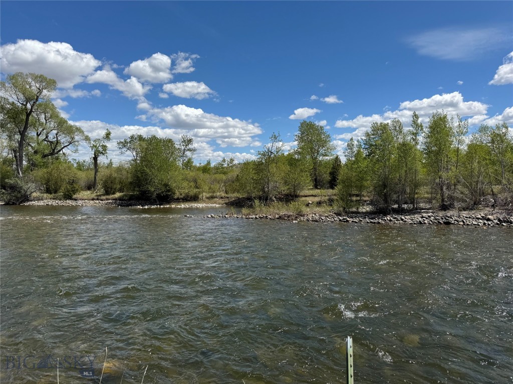 3 Fishing Hole DR, Big Timber MT 59011