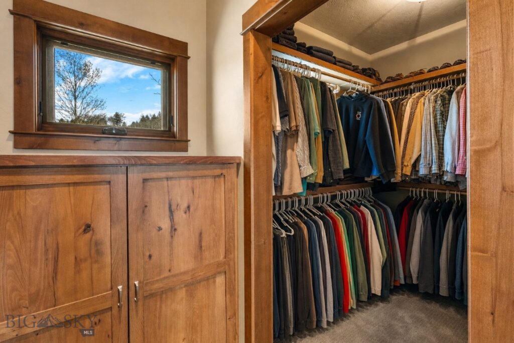 303 S Big Elk Meadow Road, Gallatin Gateway MT 59730