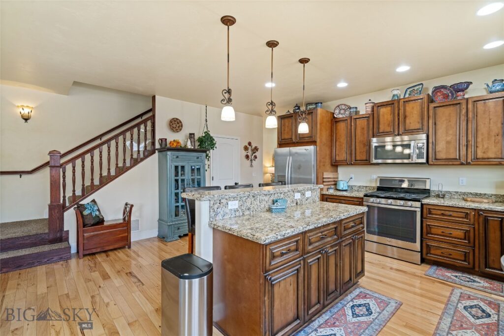 304 Farmall Lane, Manhattan MT 59741