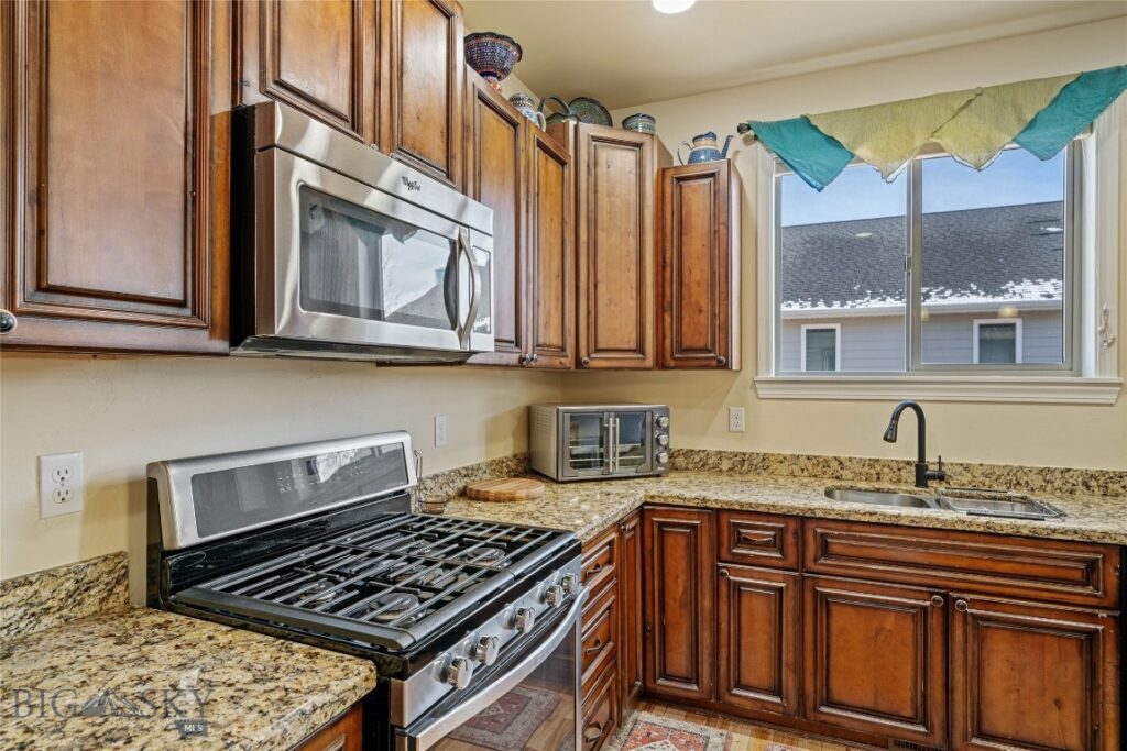 304 Farmall Lane, Manhattan MT 59741