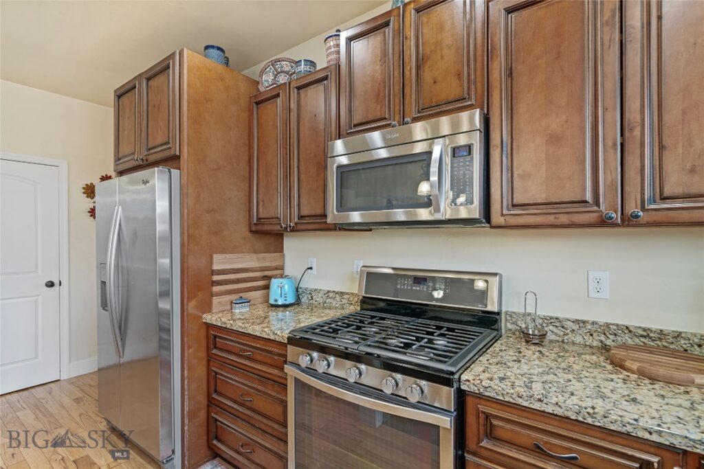 304 Farmall Lane, Manhattan MT 59741