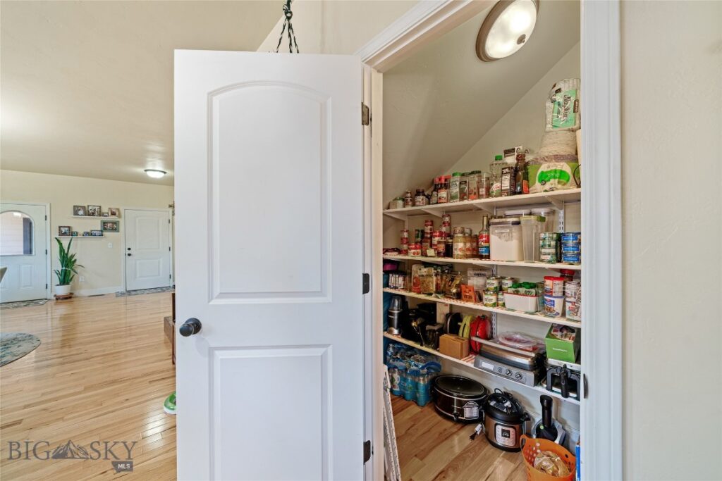 304 Farmall Lane, Manhattan MT 59741