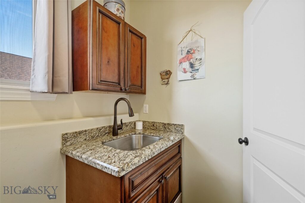 304 Farmall Lane, Manhattan MT 59741