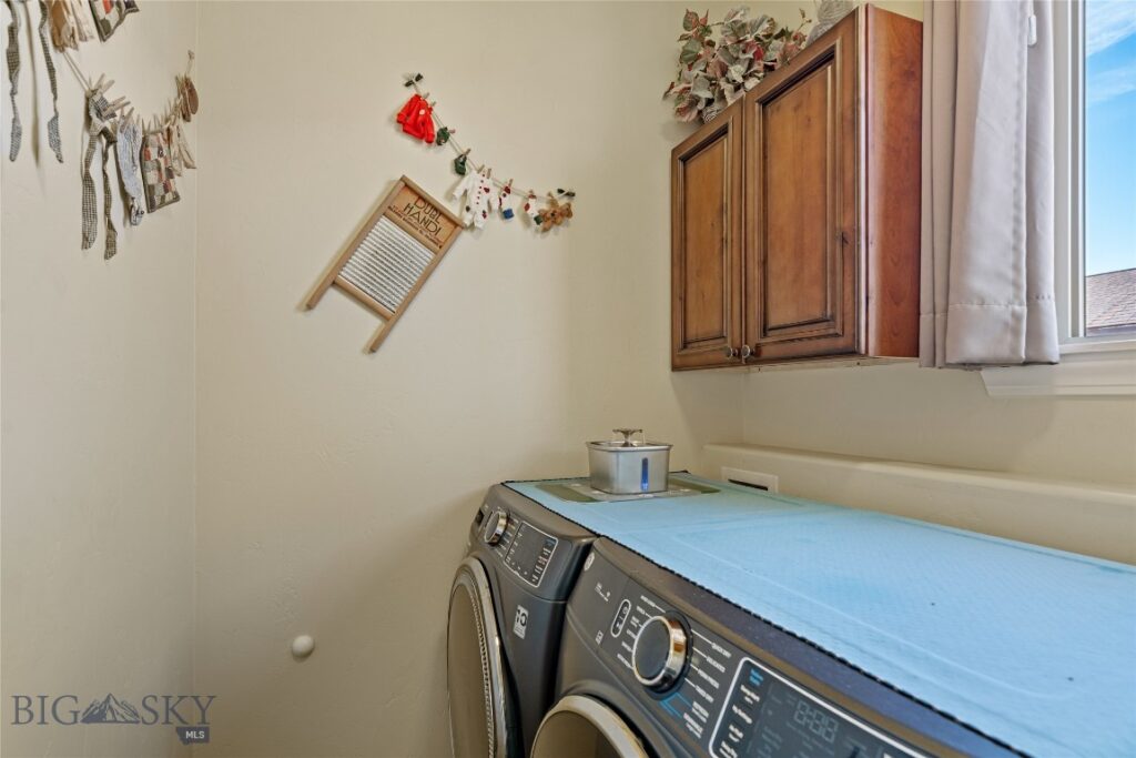 304 Farmall Lane, Manhattan MT 59741