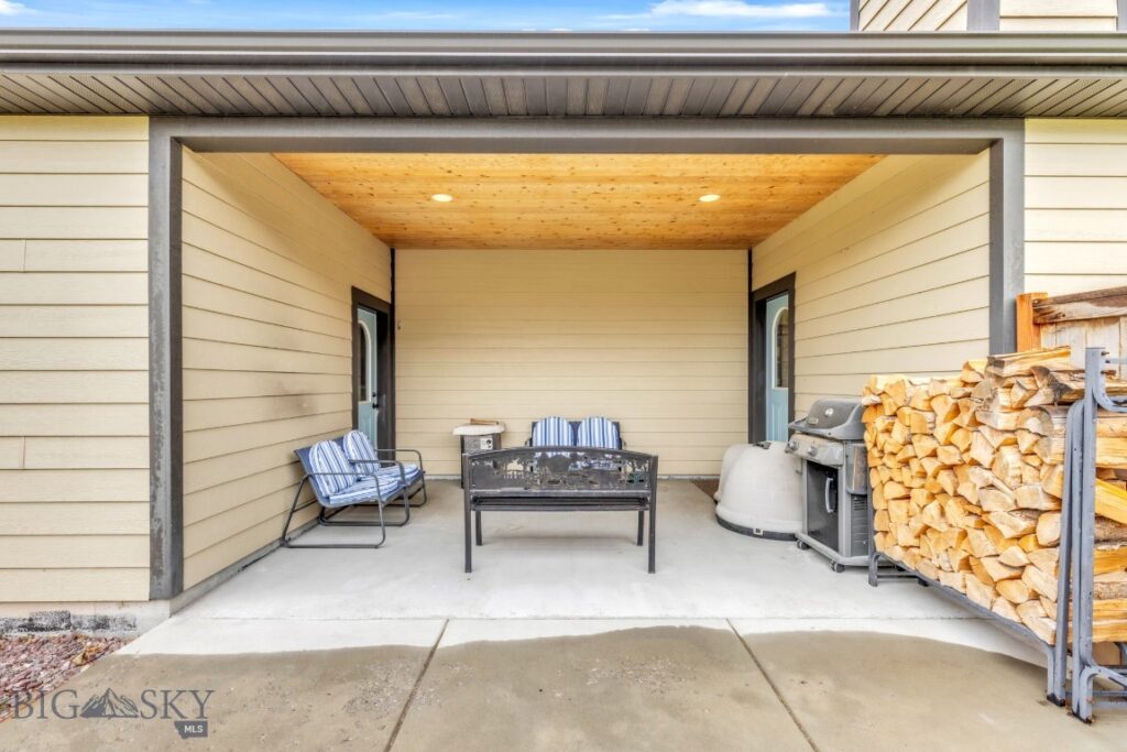 304 Farmall Lane, Manhattan MT 59741