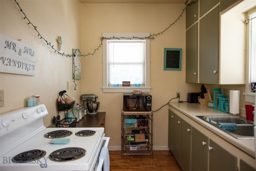 305 E Railroad Avenue N, Manhattan MT 59741