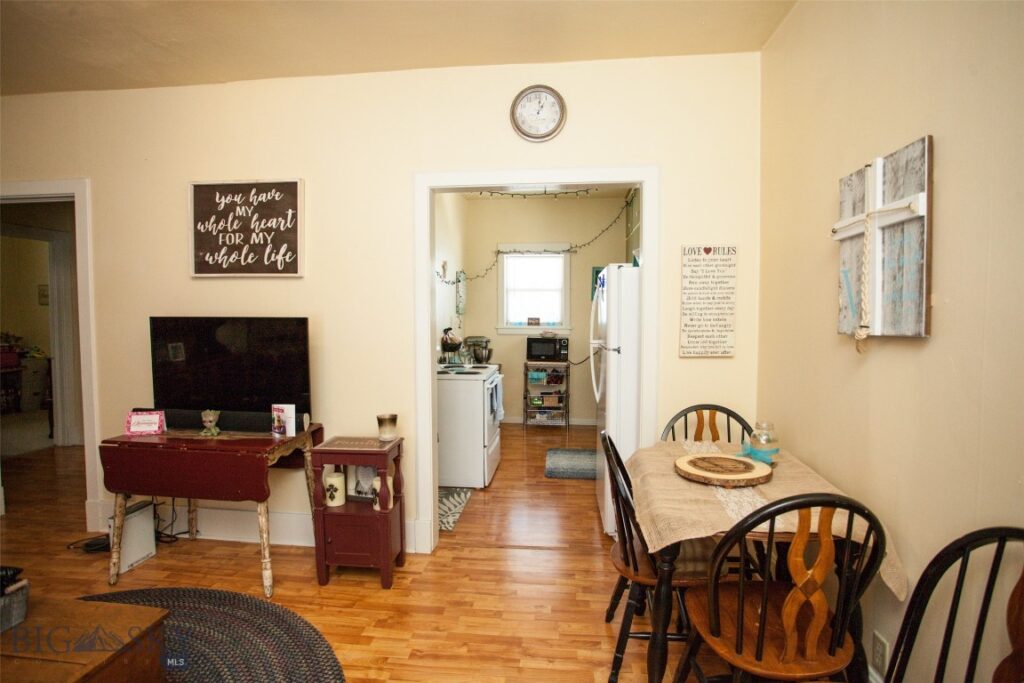 305 E Railroad Avenue N, Manhattan MT 59741