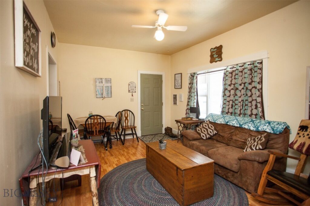 305 E Railroad Avenue N, Manhattan MT 59741