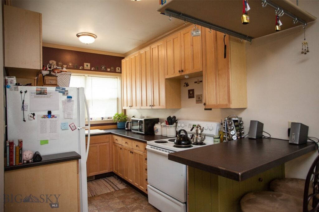 305 E Railroad Avenue N, Manhattan MT 59741