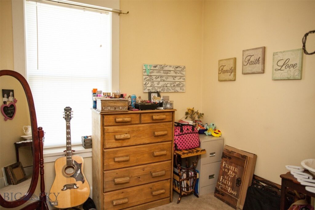 305 E Railroad Avenue N, Manhattan MT 59741