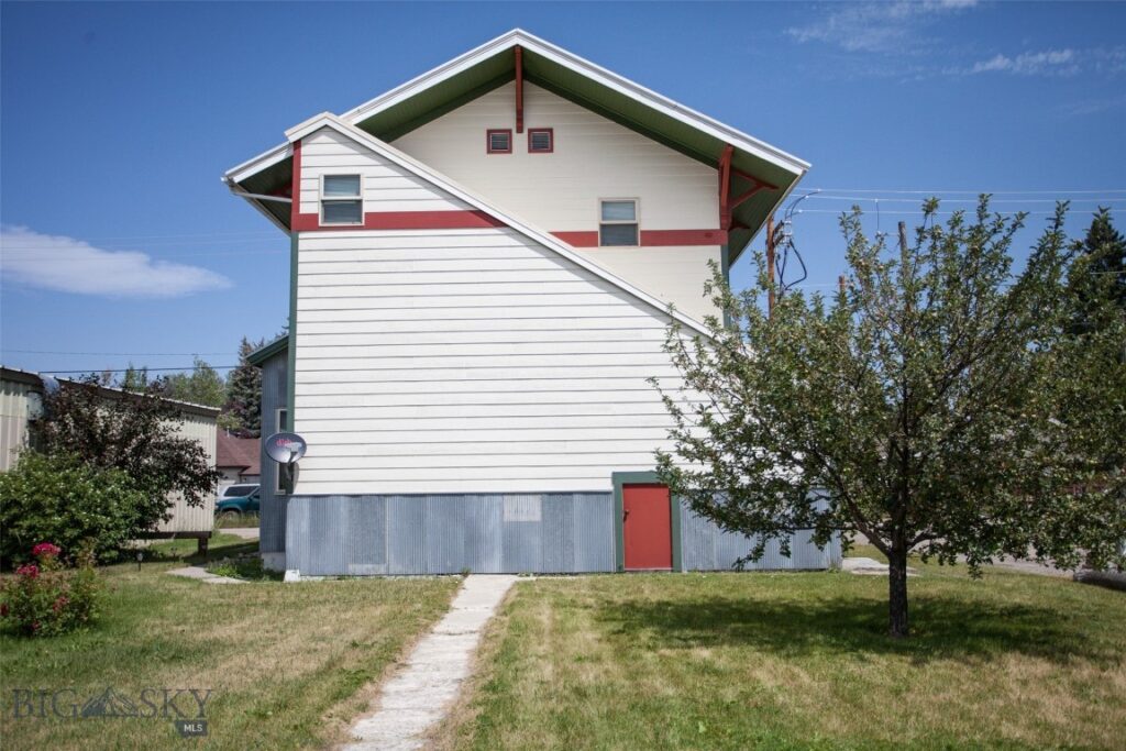 305 E Railroad Avenue N, Manhattan MT 59741