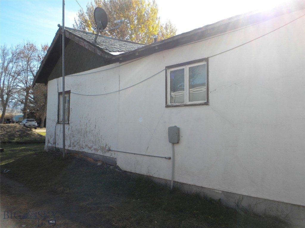 312 S Madison, Twin Bridges MT 59754