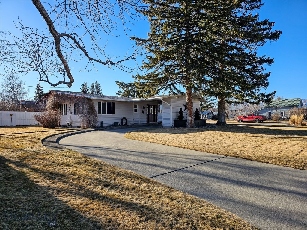 319 E 7th Avenue, Big Timber MT 59011
