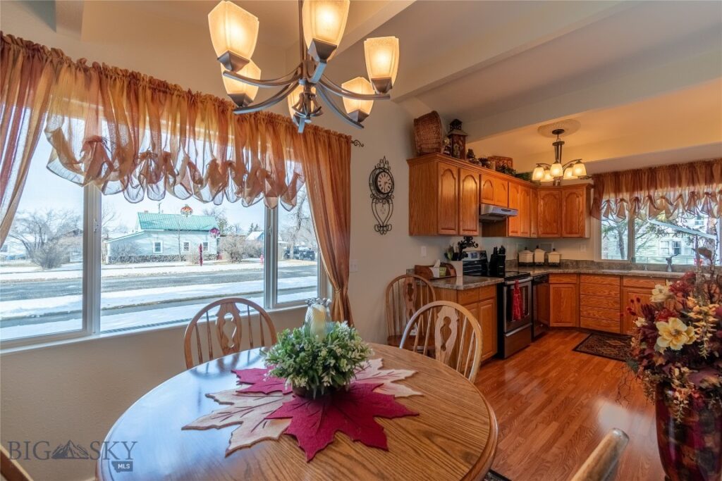 319 E 7th Avenue, Big Timber MT 59011