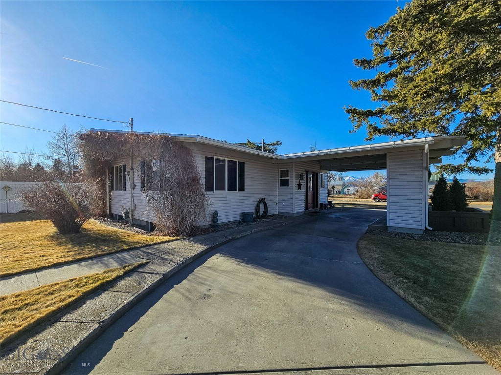 319 E 7th Avenue, Big Timber MT 59011
