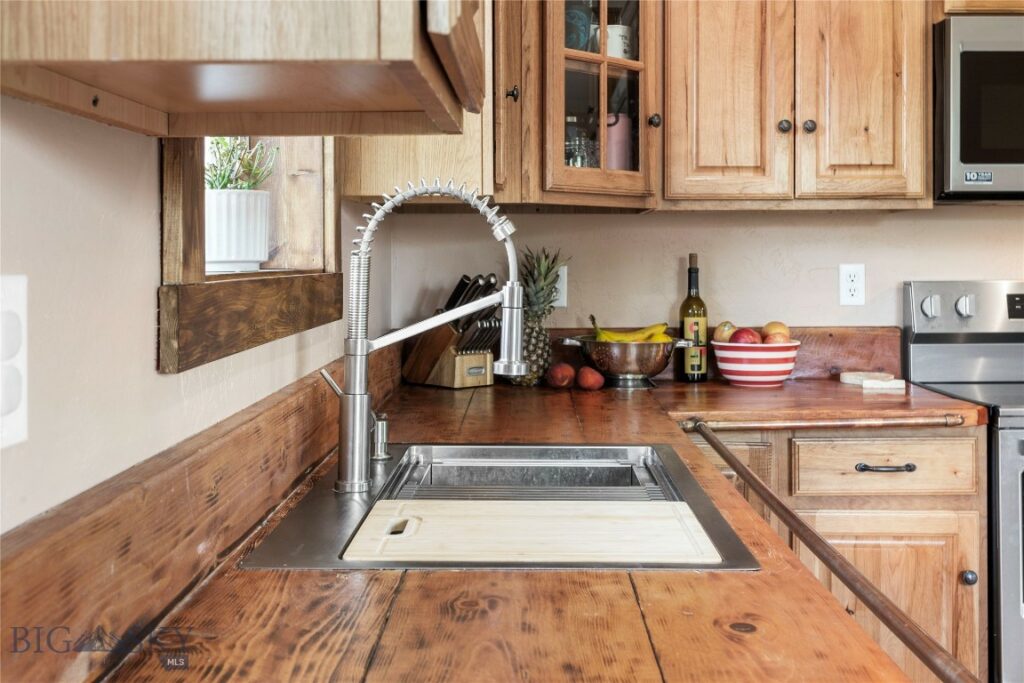 3337 Iris Ridge, Ramsay MT 59748