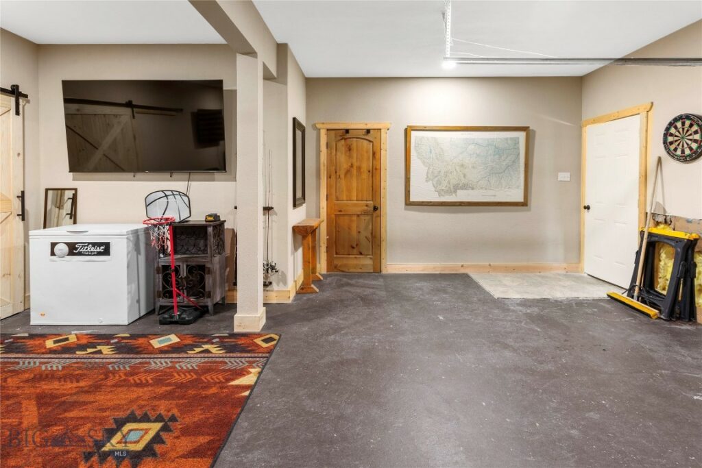 3337 Iris Ridge, Ramsay MT 59748