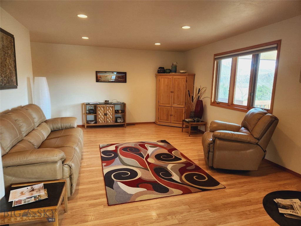 3433 Pipe Organ Rd, Dillon MT 59725