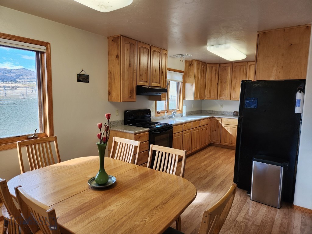 3433 Pipe Organ Rd, Dillon MT 59725