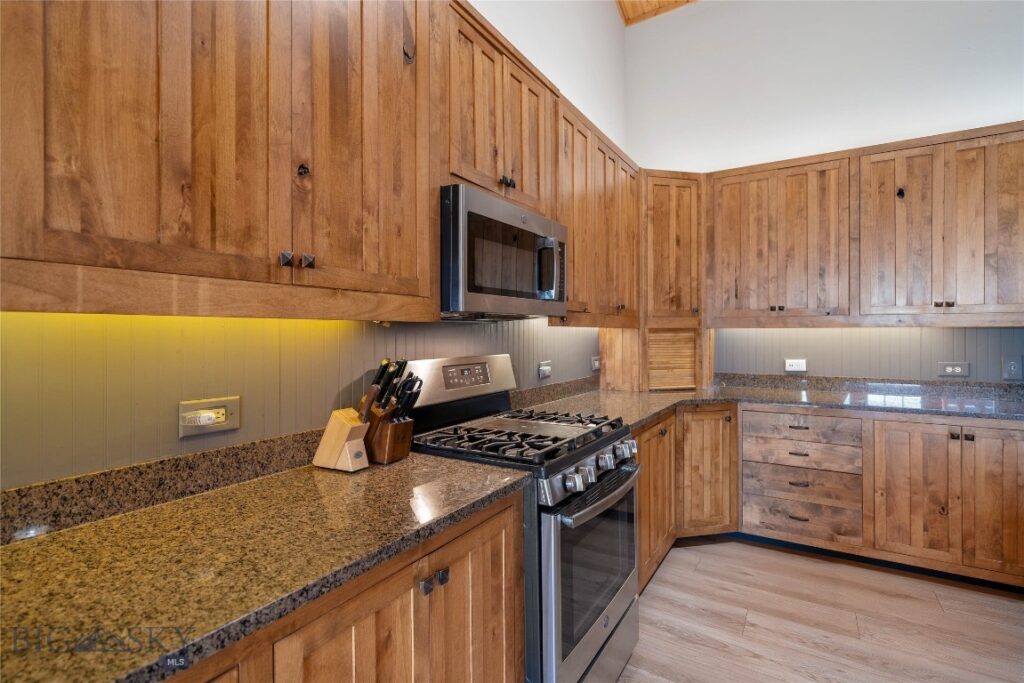 35 Halo Loop Trail, Ennis MT 59729