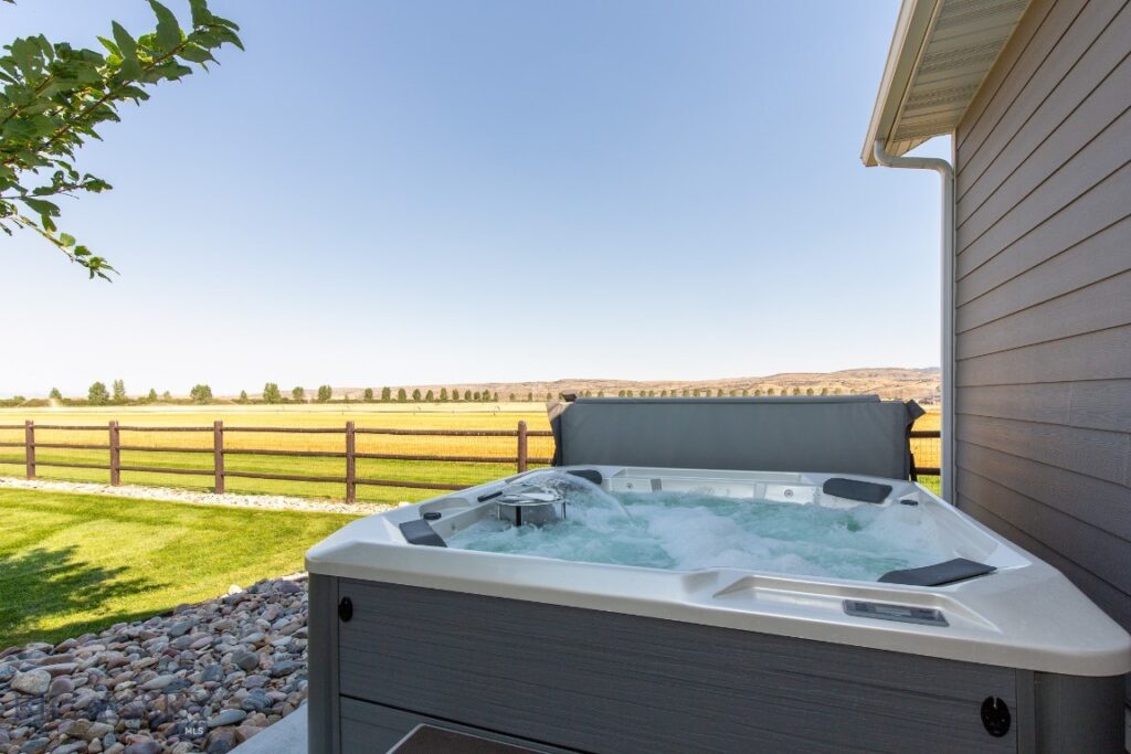 358 Pioneer Crossing Blvd, Manhattan MT 59741