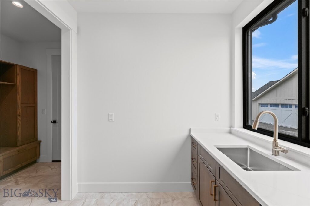 374 Cushing Lane, Manhattan MT 59714