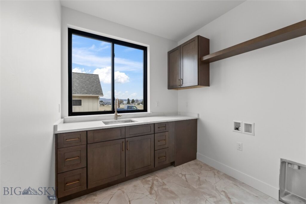 374 Cushing Lane, Manhattan MT 59714