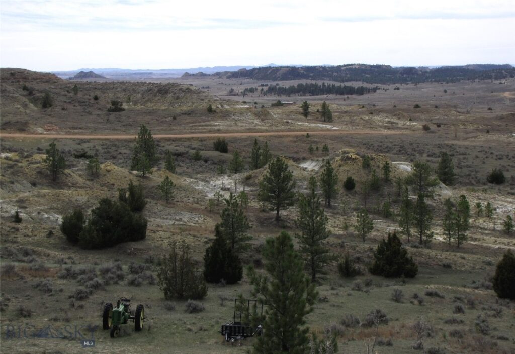 3808 Moon Creek Road, Miles City MT 59301