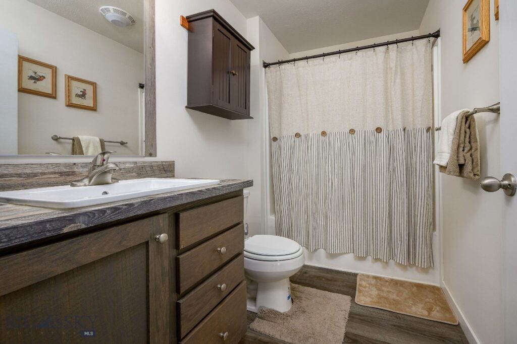 4 N Moonlight Drive, Roundup MT 59072