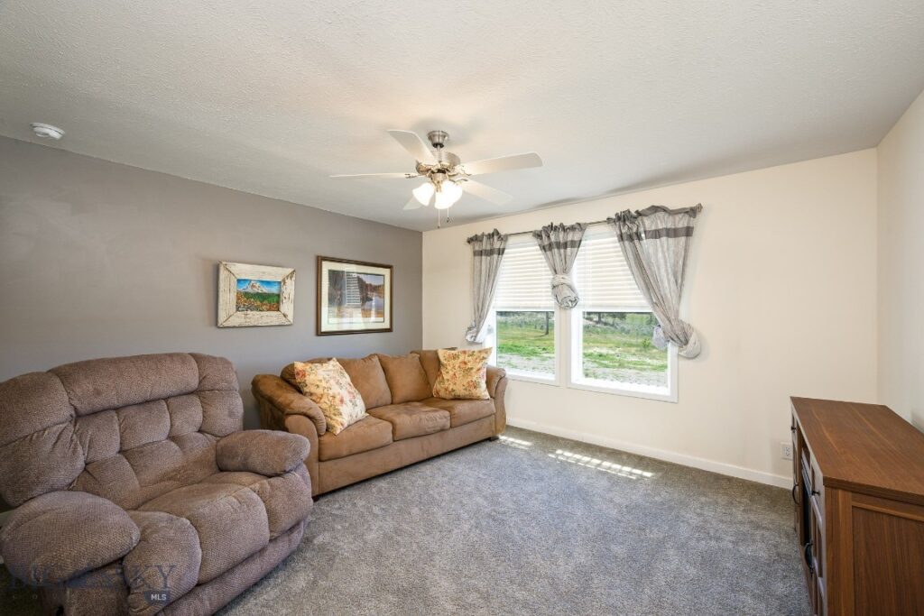 4 N Moonlight Drive, Roundup MT 59072