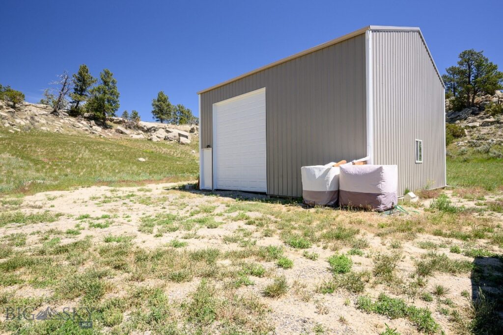 4 N Moonlight Drive, Roundup MT 59072