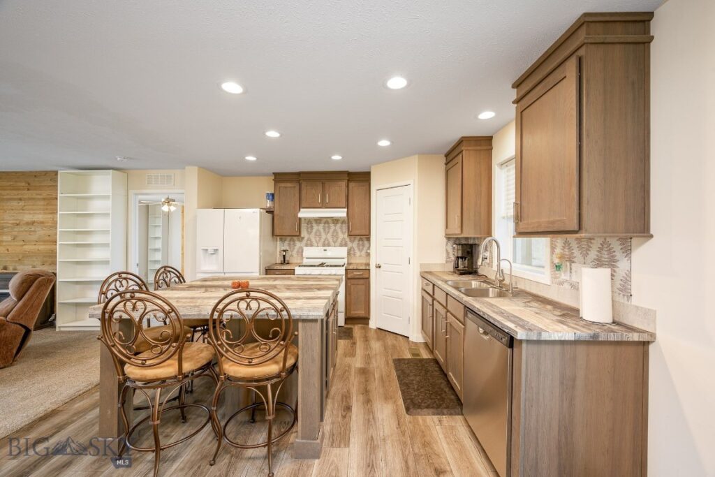 4 N Moonlight Drive, Roundup MT 59072