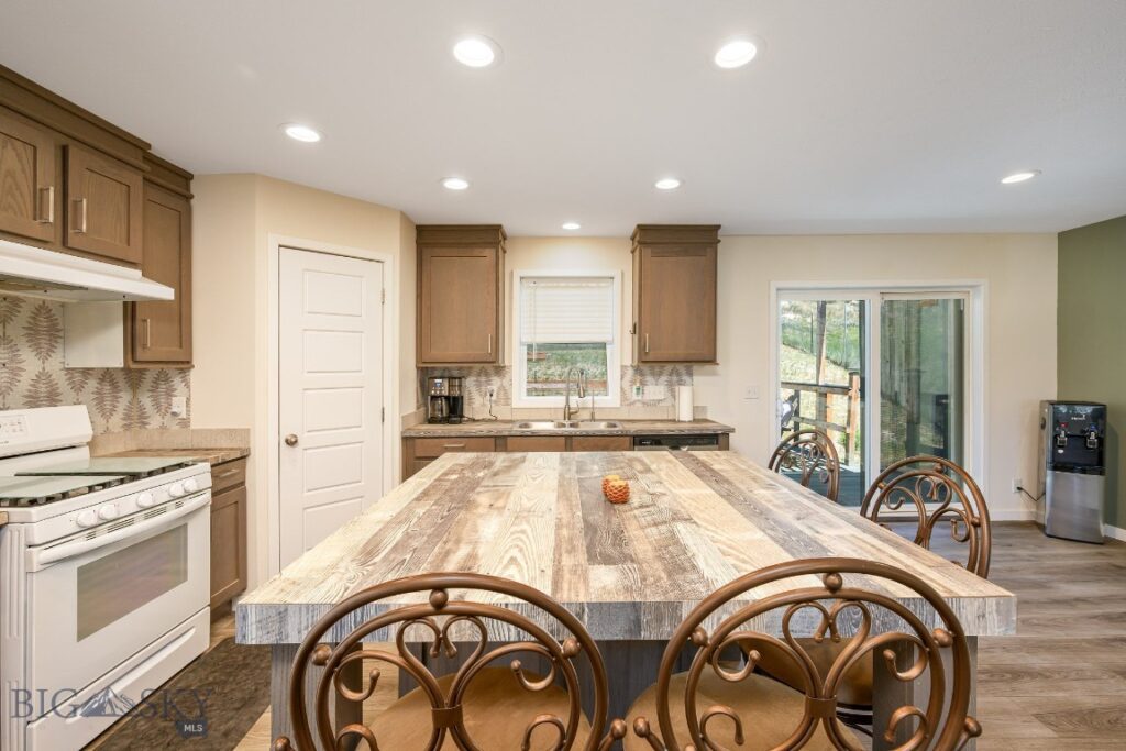 4 N Moonlight Drive, Roundup MT 59072