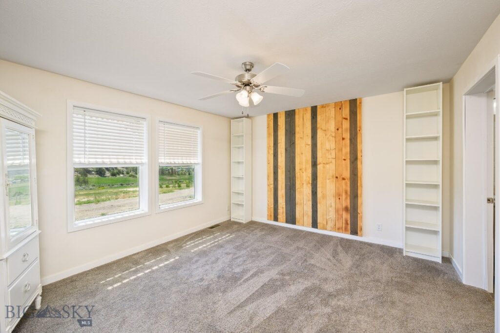 4 N Moonlight Drive, Roundup MT 59072