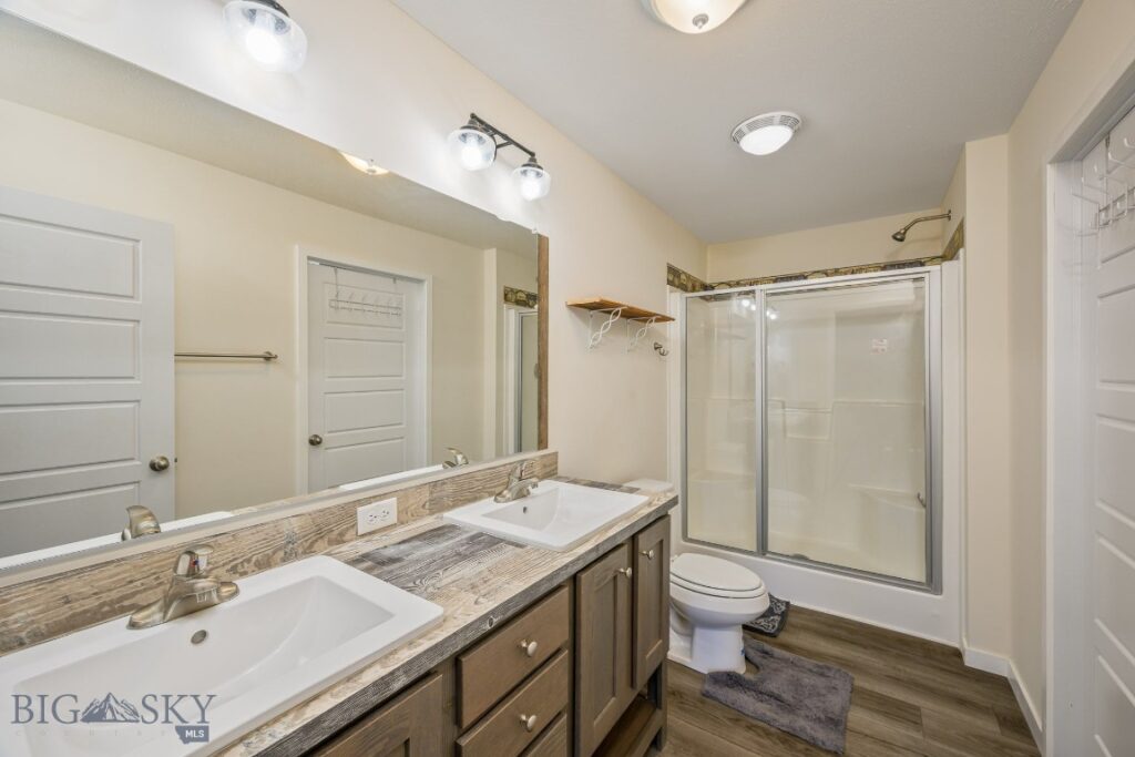 4 N Moonlight Drive, Roundup MT 59072