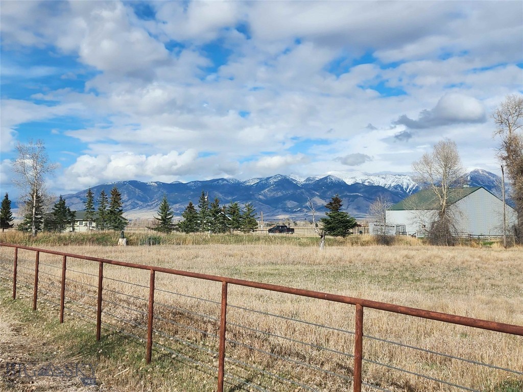 4040 Nelson Road, Belgrade MT 59714